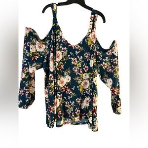 Cold shoulder floral blouse size 4x